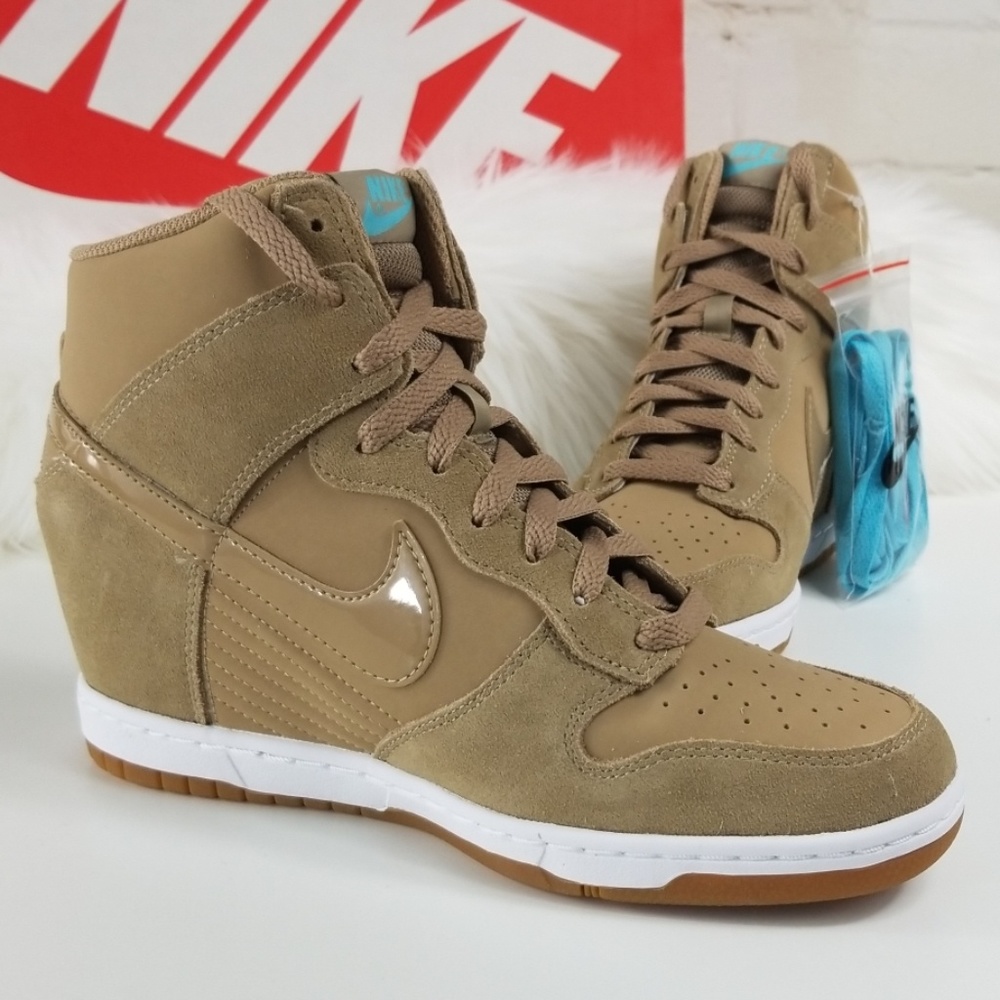 💥SOLD OUT💥Sky High Dunk Essential Womens Sizes - Picture 2 of 8